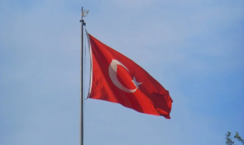 Portofelul pierdut și străinul din fotografie: Povestea unei familii cu secrete