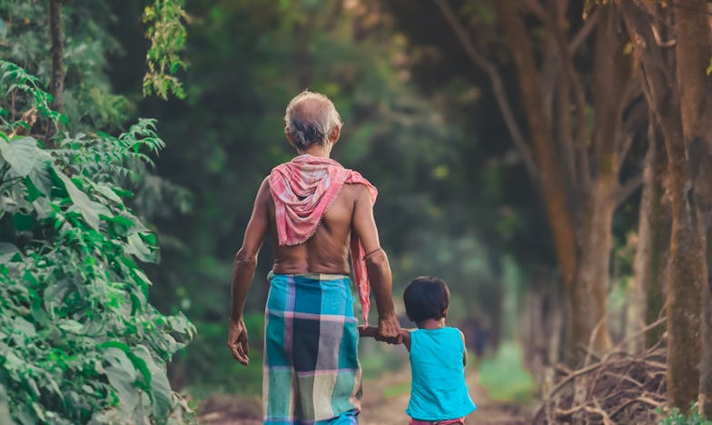 Umbra mamei în apartamentul bunicii: Cum am învățat să-mi recâștig viața alături de sora mea