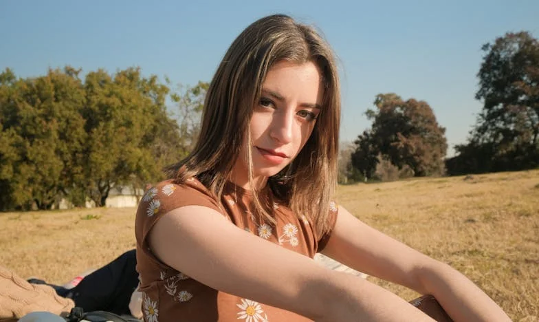 „Nu mă mai întorc, chiar dacă mi-ar promite lumea întreagă” – povestea unei femei care a fugit de propria viață