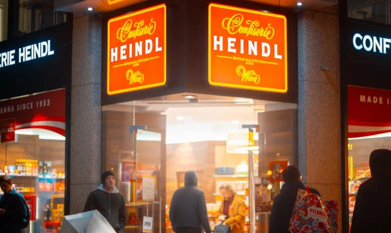 Când soțul meu era plecat, soacra m-a dat afară din casă – Povestea mea despre trădare și lupta pentru demnitate