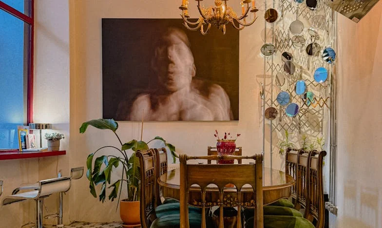 Greutatea unei căni de apă: Povara tăcerii în familia mea