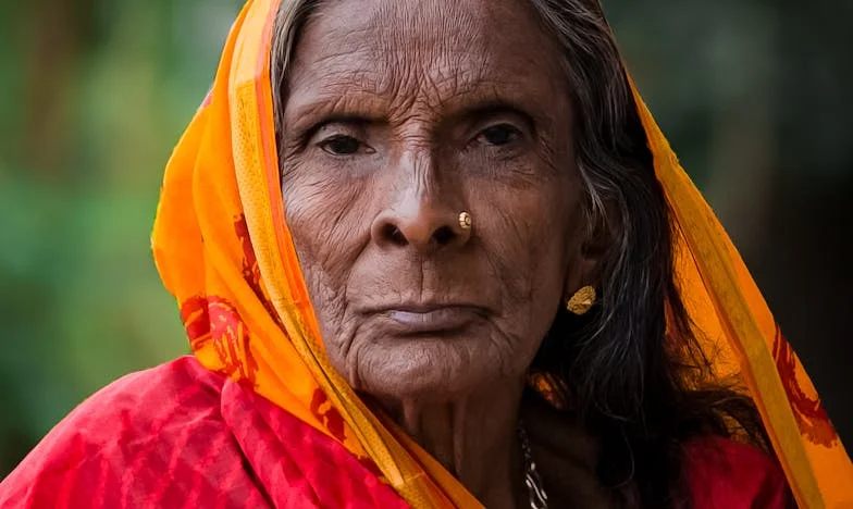 La masa din bucătărie: Ziua în care am devenit invizibilă