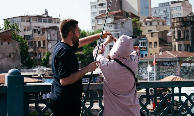 Optsprezece ani de cafea și tăcere: Adevărul pe care l-am aflat când a dispărut domnul Gheorghe