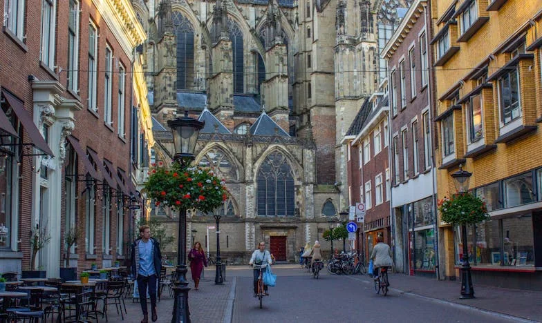 Când musafirii nu mai pleacă: O Paște care mi-a schimbat viața