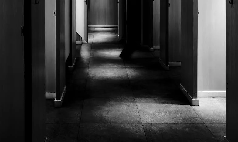 „De ce nu poți fi ca ea?” – Povestea unei femei care luptă cu așteptările soțului și cu propriile răni