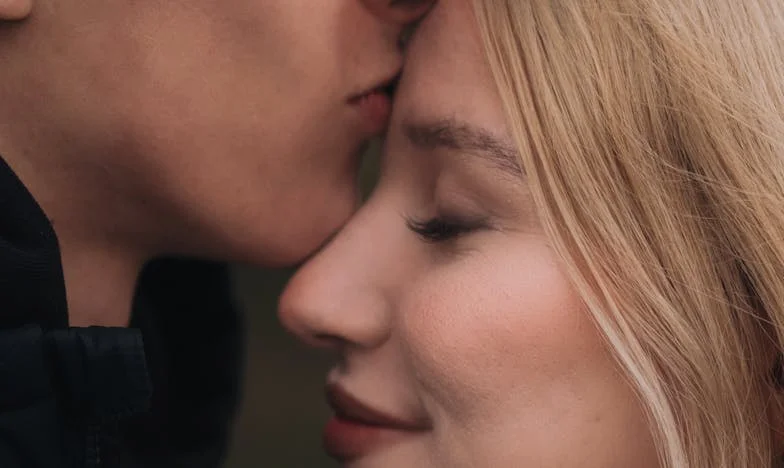 Între zidurile moștenirii: Povestea Magdei de pe strada Eminescu