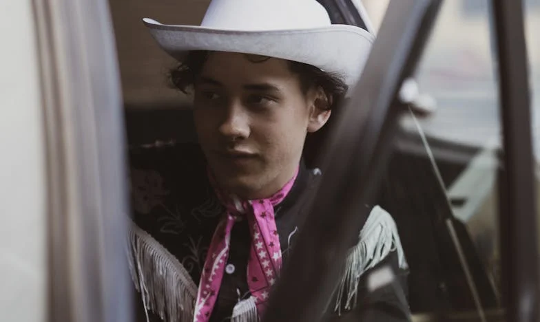 „Ridică-te și fă-mi o cafea!” – Cum a dat peste cap cumnatul meu viața noastră timp de două săptămâni și am învățat unde se termină răbdarea într-o familie