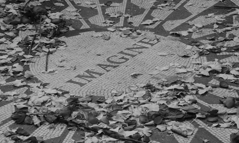 Zidurile moștenirii: Povestea mea printre umbrele trecutului