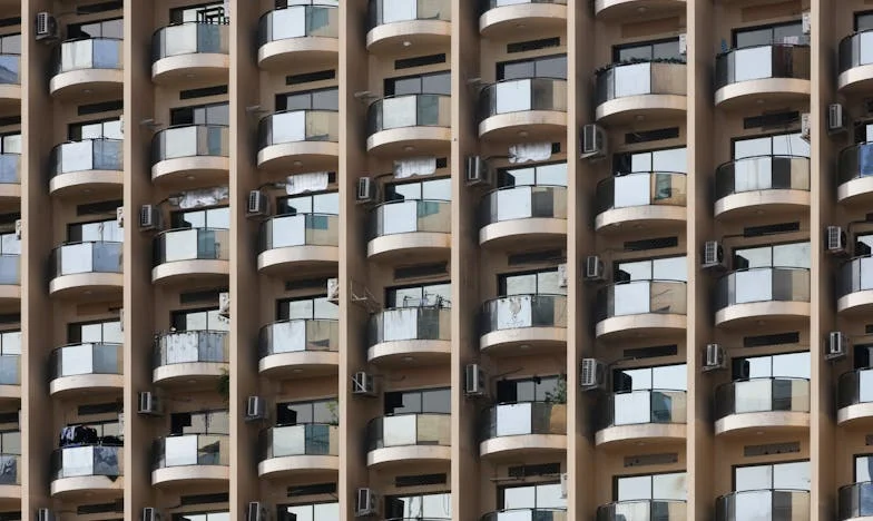 Am văzut cumnatul cu altă femeie și am tăcut ca să-mi protejez sora însărcinată – acum toți mă acuză pentru tragedie