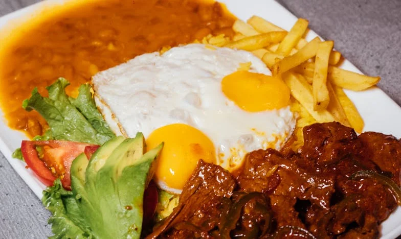 Dincolo de ușa închisă: Confesiunea Anei din București, prinsă între familie și sine