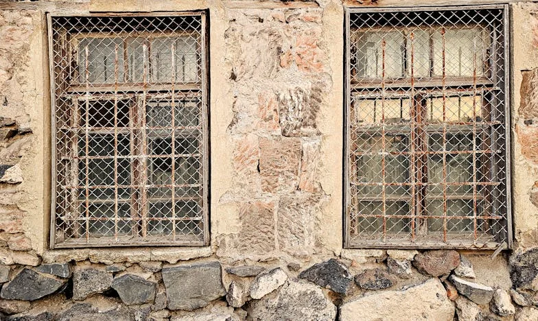 Între două lumi: Povestea unei nurori în fața alegerii imposibile