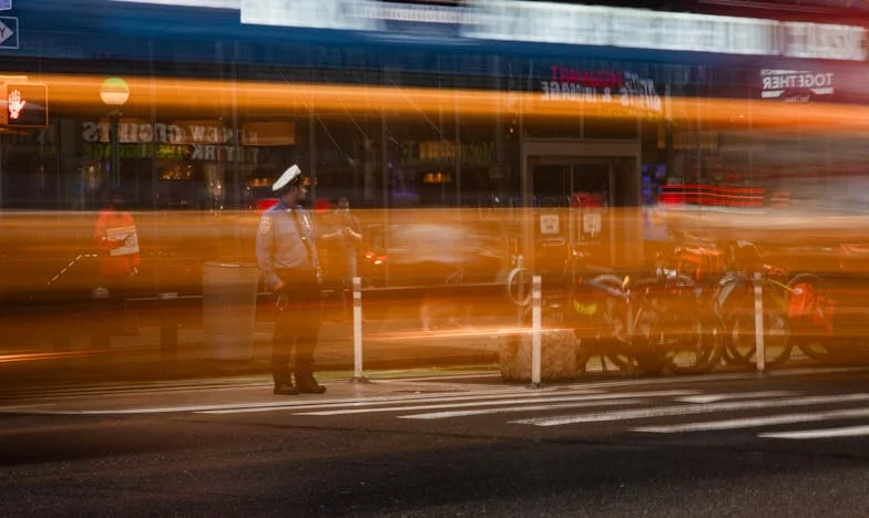 „Nu sunt bonă gratuită doar pentru că sunt în concediu de maternitate!” – Când familia se întoarce împotriva ta