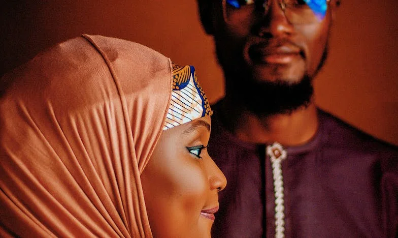 Umbrele Absenței Tatălui: Întoarcerea după Douăzeci de Ani