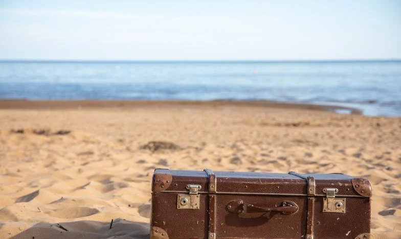 Când Vecinii Îți Scriu Destinul: Povestea Unei Iubiri Judecate