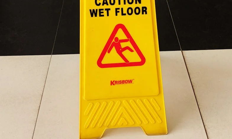 Clopotul zorilor și urma măturei – Povestea unui fiu de măturător