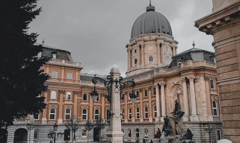 Intenții bune, răni adânci: Povestea unei mame între ajutor și granițe