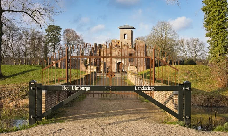 Între datorie și libertate: Povestea mea alături de mama