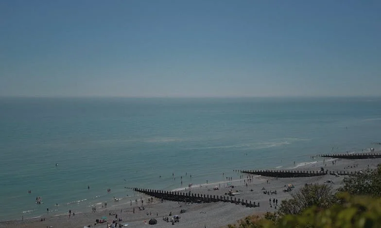 Între două lumi: Povestea unei bunici care nu știe să iubească la fel