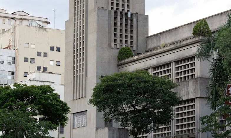 Între patru pereți: Lupta pentru propriul cămin