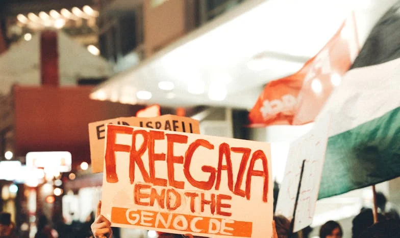 „Nu trebuie să sufăr din cauza crizei financiare a părinților tăi” – Povestea unei familii românești la granița dintre iubire și egoism