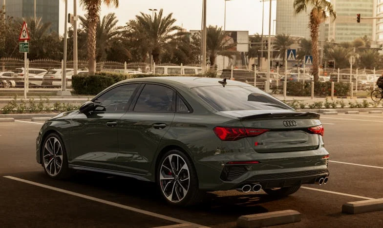 Refugiul de la birou: Între datoria de soție și nevoia de libertate