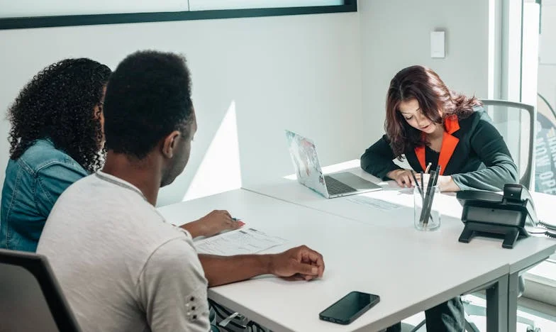 Sub Același Acoperiș: Povestea Mea cu Soacra Mea, Elena