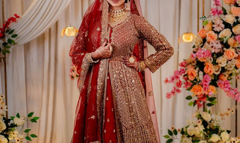 „Tu nu vezi că noi ne înecăm în datorii?” – Povara unei mame pe care bătrânețea nu o iartă