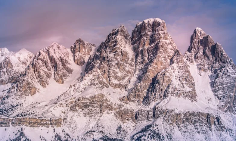 Umbre peste casa noastră: Povestea unei mame între iubire și respingere