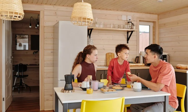 Am ajuns la uşa fiului meu, crezând că voi rămâne să ajut: Din prag, mi-a spus că nu e loc pentru mine