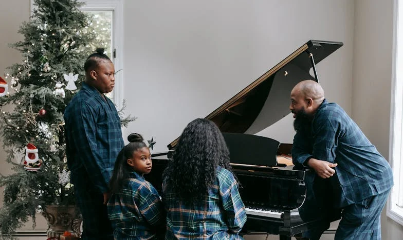 Am ieșit din casă cu o valiză spartă, când propriul meu fiu mi-a trântit ușa în față