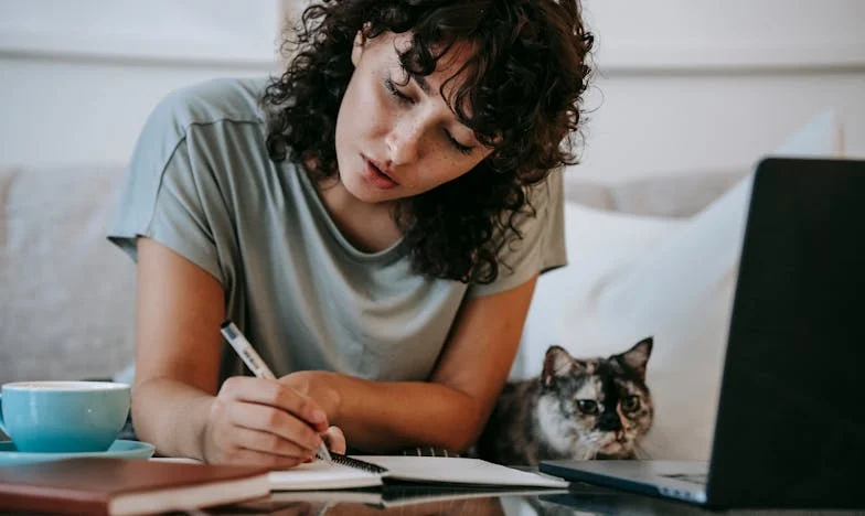 „Când crezi că viața se liniștește, te surprinde din nou” – Povestea mea despre grijă, sacrificiu și regăsire la pensie