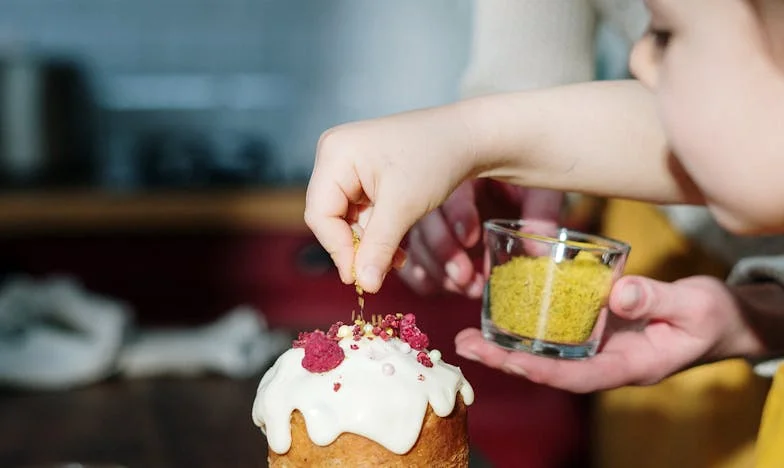 „E tatăl meu, deci va fi la nunta mea, oricât te-ar durea!” – Povestea unei alegeri imposibile între mamă și tată