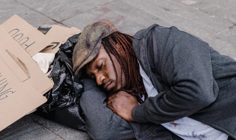 Ei Se Înfruptă Din Delicatese, Noi Avem Doar Fulgi de Ovăz. Unde-i Dreptatea?