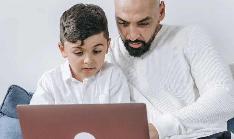 Între Mama și Soție: Povestea Unei Inimi Împărțite