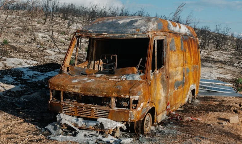 M-a lăsat pe peron cu o valiză și o inimă frântă… iar apoi am vândut casa în care locuiau fiul și nora mea. Familia mea m-a șters din viața lor.