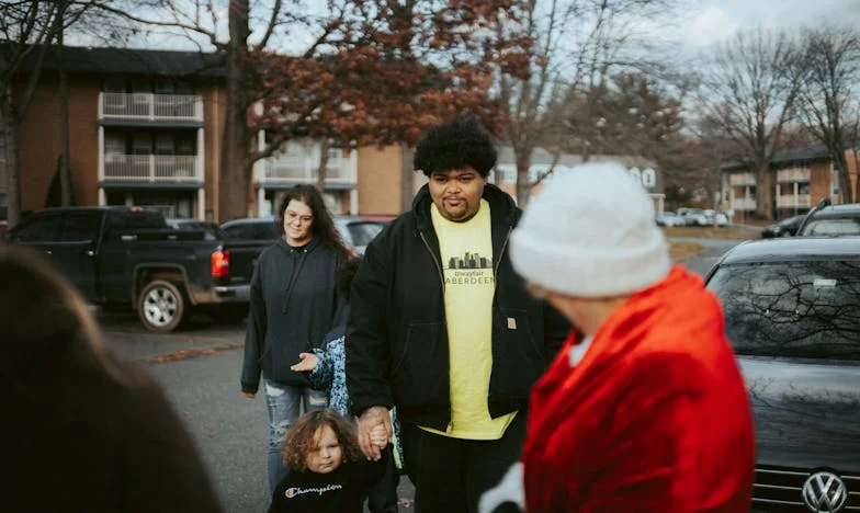 „Să nu uiți portofelul, Maria!”: Vara când grădina părinților mei a scos la iveală adevărul