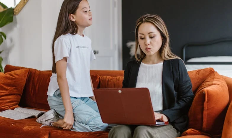 Tăcerea dintre noi: Povestea Mariei, între două familii și o rană ascunsă