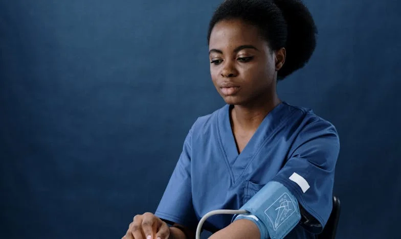 „Unde sunt șosetele mele curate?” – Povestea unei femei care a spus „ajunge”