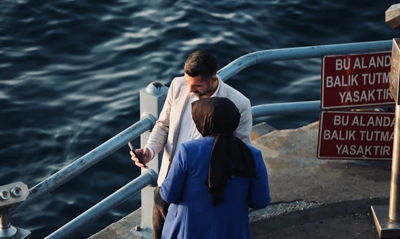 „Am crezut că mi-am crescut fata să aibă grijă de mama ei, nu de altcineva”: O poveste despre sacrificiu, vină și familie