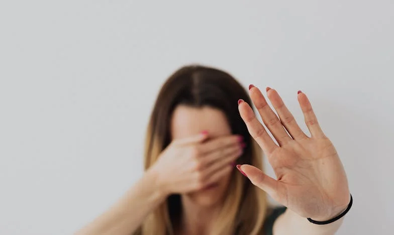 Între două lumi: Povestea mea despre familie, sacrificiu și alegeri imposibile