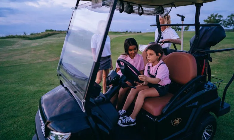 Sora soțului meu vrea să-i dau apartamentul meu, iar mama mă presează să accept – oare chiar sunt vinovată că am reușit mai mult?