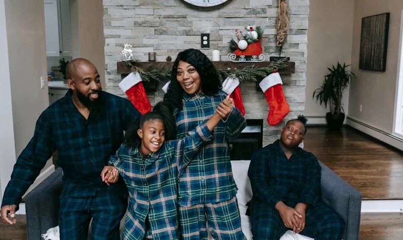 Sub același acoperiș cu socrii – când casa devine câmp de luptă