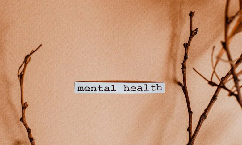 Ținută în Lanturi de Dragoste: Povestea Elenei și Drumul Spre Libertate