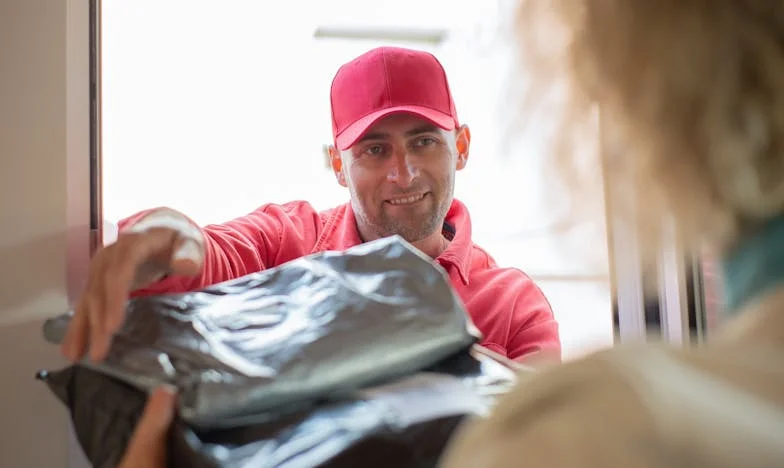 Vecina mea are grijă de mine, în timp ce copiii mei mă uită