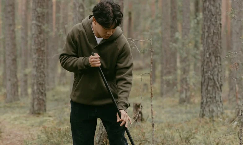 Când Bunicul S-a Mutat la Noi: Dragoste, Conflicte și Secrete într-un Apartament Mic