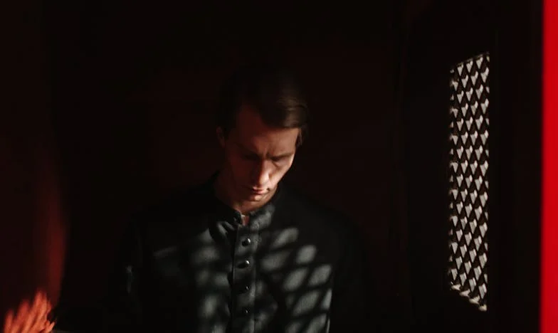 Când lacrimile devin putere: Povestea mea despre respectul pierdut la naștere