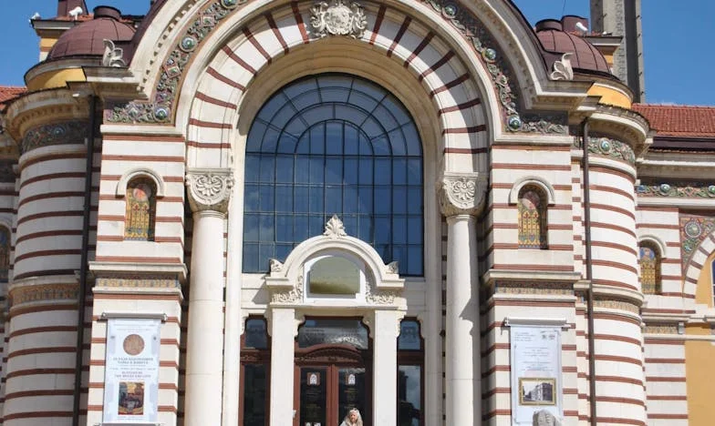 Fiul meu e căsătorit, dar vrea să-i fac curat în casă – pe bani!