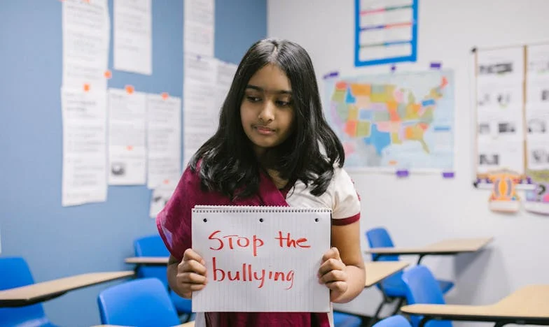 Într-o școală de elită din București, părinții bogați cer segregare, dar un tată schimbă totul