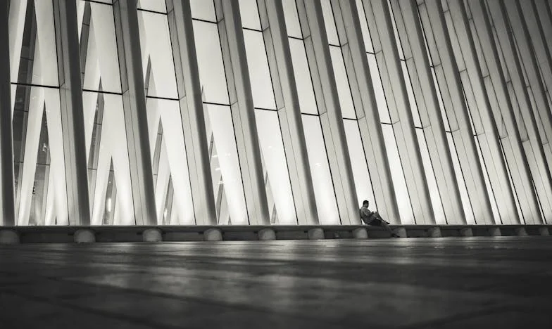 Între două lumi: Povestea mea dintr-un sat uitat de lume