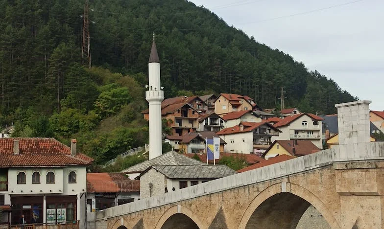 Colțul a ceea ce am pierdut: Întoarcerea acasă între ruinele trecutului